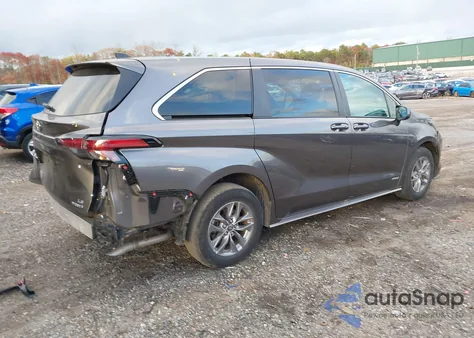 2021 Toyota Sienna Le z USA, uszkodzony, nr VIN 5TDKRKEC9MS032378
